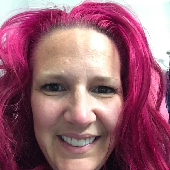 Meet your Posher, Jennifer - Picture 2 of 2